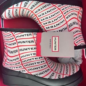 Brand new Hunter Short Sonic Logo still in the box.
